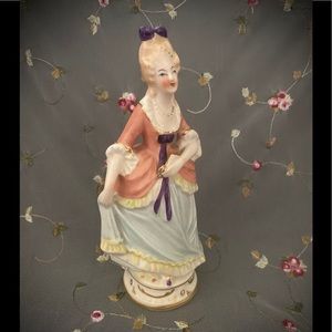 Mid-Century Conventry (USA) Colonial Lady 5012B